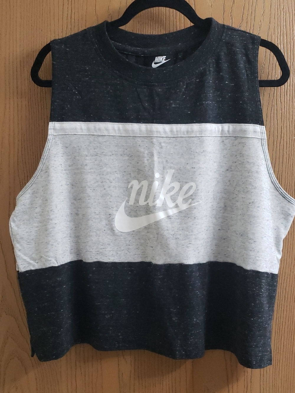 Nike Black & Light Gray Colorblock Sleeveless Crop Top